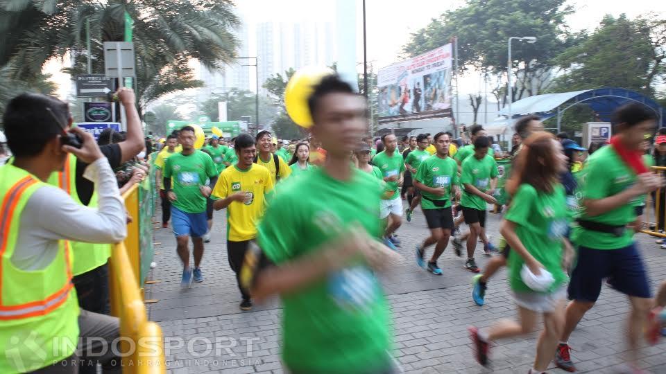 Ribuan peserta Milo Jakarta International 10K melakukan start.